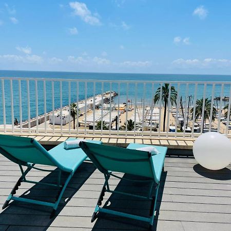 Apartamento Ático con Fantásticas Vistas al Mar y la iglesia Sitges Habitación foto