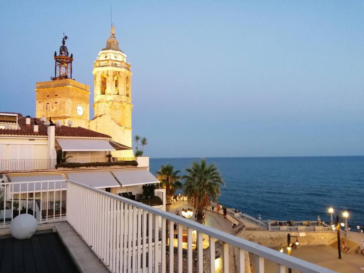Apartamento Ático con Fantásticas Vistas al Mar y la iglesia Sitges Exterior foto