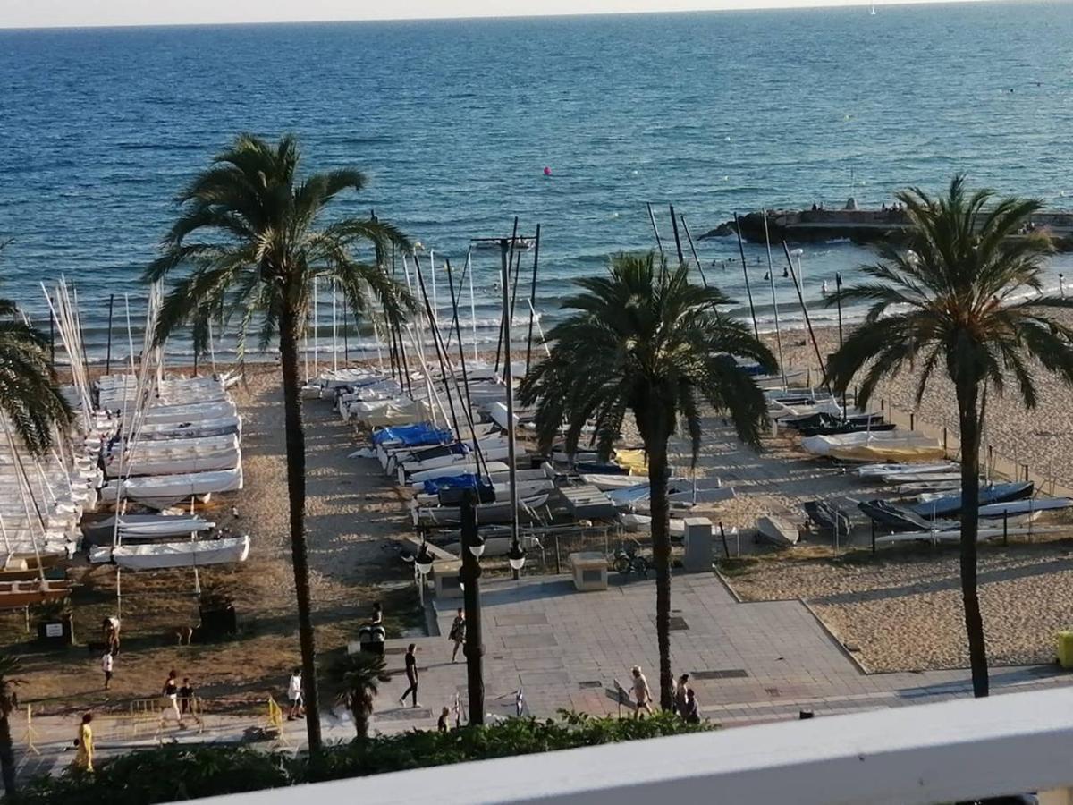 Apartamento Ático con Fantásticas Vistas al Mar y la iglesia Sitges Exterior foto