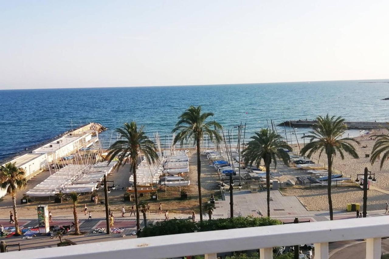 Apartamento Ático con Fantásticas Vistas al Mar y la iglesia Sitges Exterior foto