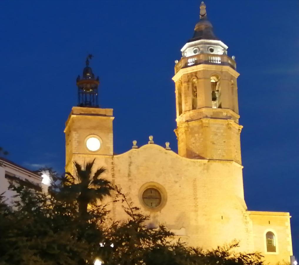 Apartamento Ático con Fantásticas Vistas al Mar y la iglesia Sitges Exterior foto