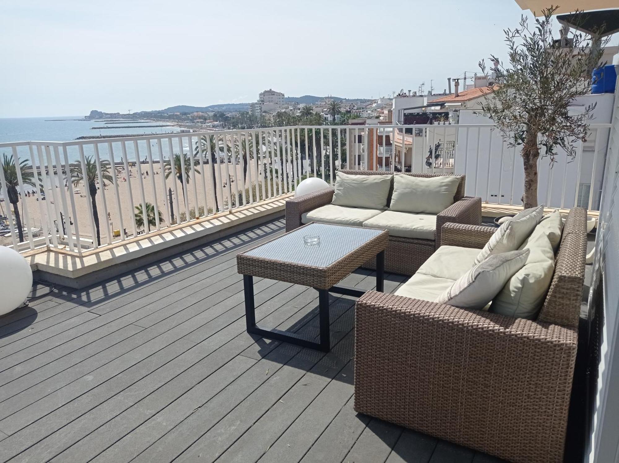 Apartamento Ático con Fantásticas Vistas al Mar y la iglesia Sitges Exterior foto