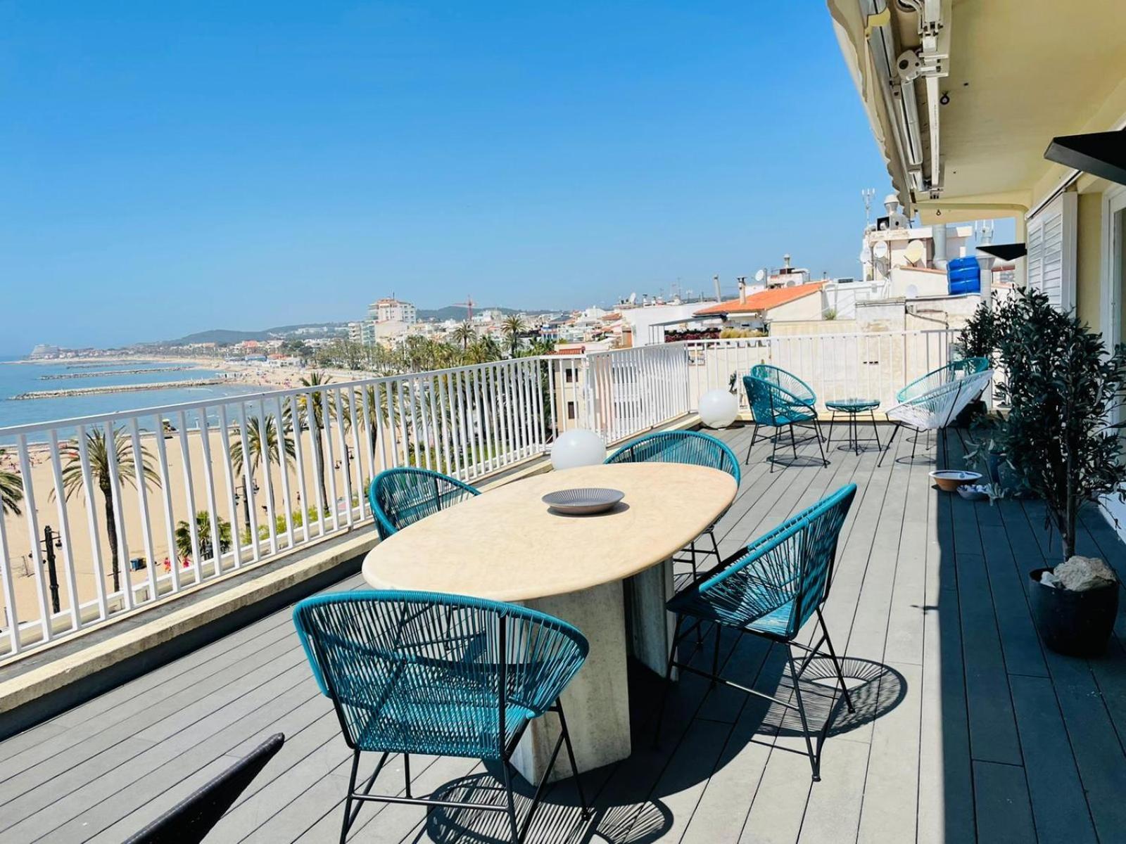 Apartamento Ático con Fantásticas Vistas al Mar y la iglesia Sitges Habitación foto